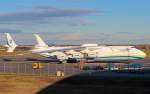 Auf dem Weg aus den USA nach Asien legte das größte Frachtflugzeug der Welt, die Antonov 225, auf dem Flughafen Leipzig/Halle einen Zwischenstop ein, 02.11.2012.