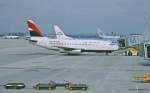 Air Charter, F-GCJL, Boeing B737-222 wartet am Terminal 1 in MUC auf den Push Back. 12.10.1992 (Scan vom Dia)