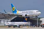 Ukraine Int'l. Airlines, UR-GAK, B737-5Y0(W) in MUC vor der Landung aus Kiev (KBP) 09.07.2013