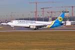 UR-GAO / Ukraine Int'l. Airlines / B737-4Z9 in MUC bei der Landung aus Kiev (KBP) 16.12.2013