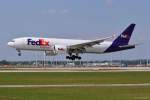 N858FD  Gina  / Federal Express / B777-FS2 bei der Landung in MUC. 11.06.2014