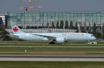 C-FNOG Air Canada Boeing 787-9 Dreamliner   unterwegs zum Gate in München am 11.09.2015