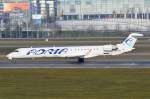 S5-AAV Adria Airways Canadair CL-600-2D24 Regional Jet CRJ-900LR   in München beim Start am 11.12.2015
