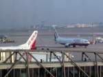 Boeing 737-300 (Links)und 737-800(Rechts)beide von Air Berlin in Stuttgart.