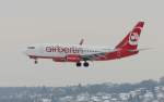 Air Berlin B 737-7K5 D-AHXD kurz vor der Landung in Stuttgart am 10.03.2010