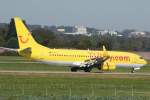 Die  D-AHUQ  der TUIfly, eine Boeing 737-800 beim  Roll out   auf der Runway 07 in Stuttgart-Echterdingen am 10. Oktober 2010