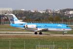 Die  PH-KZU  der KLM cityhopper, eine Fokker F-70 beim  Roll out  in Stuttgart-Echterdingen am 10.