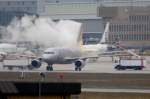 Enteisung des Germanwings-Airbus A319-112 D-AKNU auf dem Flughafen Stuttgart am 6.