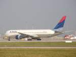Stuttgart Flughafen am 30.08.2008. (Delta Boeing 767 aus Atlanta)