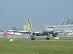 Ein Germanwings Airbus A 319 beim Aufsetzen in Stuttgart am Morgen des 30.08.2008.