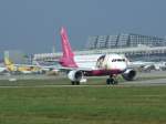 Start eines Airbus A 319 der Germanwings mit T-Mobile Werbung in Stuttgart am 30.08.2008.