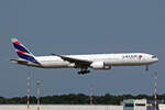 LATAM Brasil, PT-MUB, Boeing B777-32WER, msn: 37665/733, 03.Juli 2025, MXP Milano Malpensa, Italy.