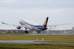 Jet Airways Airbus A330-302 VT-JWS beim Start in Amsterdam 3.1.2019