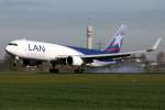 LAN Cargo B767-300F CC-CZZ beim Touchdown auf 18R in AMS / EHAM / Amsterdam am 30.04.2012