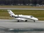 Eine Cessna 525A Citation CJ2 der Tyrolean Jet Services (OE-FSG) am Flughafen Kranebitten in Innsbruck am 08.03.08.