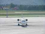 Fokker 70 von Austrian arrows kurz nach der Landung.