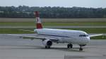 Austrian A321-111 ist soeben in Wien Schwechat eingetroffen und rollt zur Parkposition! Aufnahme vom 16.7.2005