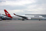 Qantas Airways, VH-QPD, Airbus A330-303, msn: 574,  Port Macquarie , 23.April 2005, ZRH Zürich, Switzerland.