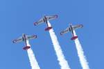 Das Titan Aerobatic Team mit seinen North American AT-6 Texan, N601JF, N3267G und N7462C in Action bei der Sun`n Fun Airshow am Lakeland-Linder Int.
