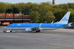 PH-BXC KLM Royal Dutch Airlines Boeing 737-8K2(WL)  beim Gate in Tegel am 04.05.2016