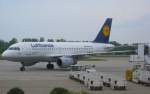 Lufthansa-Airbus A319-100 kurz vor dem Flug nach Frankfurt auf dem Baden-Airpark-Vorfeld am 08.05.10