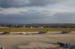 Drei Germanwings-Jets auf dem von der Sonne beleuchteten Vorfeld (Stuttgart, 19.03.11)