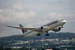 Qatar Airways, Boeing 787-8 Dreamliner, A7-BCD. Der Dreamliner benötigt eine kurze Startstrecke, um in die Luft zu steigen. 29.8.2014  