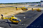 ADAC Helis, vorne D-HXBC, hinten D-HDEC beides EC 135 und in der Mitte hovert D-HYAJ H145 - vor der ADAC-Werft in Bonn-Hangelar - 16.08.2018
