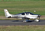 Cirrus SR 22T-GTS Platinum, D-EULY auf der Landebahn in EDKB - 18.11.2020