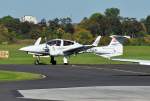 Diamond DA-42 TwinStar auf dem Rollweg in Bonn-Hangelar - 30.09.2011