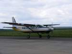 Cessna 208 Caravan D-FALK mit 14 Fallschirmspringern an Bord auf dem Weg zum Start in Gera (EDAJ) am 12.5.2012