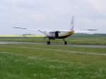 Cessna 208 Caravan D-FALK von AERO Fallschirmsport auf dem Weg zur neuen  Beladung  auf dem Flugplatz Gera (EDAJ) am 12.5.2012