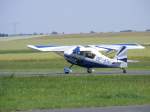 OE-AIM, 8-KCAB Decathlon in Startposition auf dem Flugplatz Gera (EDAJ) am 2.7.2015