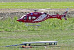 Hubschrauber-Flugmodell, Nachbildung einer Air Zermatt Bell 429, beim Schwebeflug in Müggenhausen - 02.09.2018