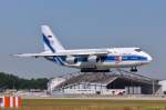 Volga-Dnepr, RA-82078, An 124-100 in MUC im Anflug aus Ulyanovsk (ULY) 23.07.2013