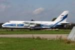 Volga An-124 RA-82074 beim Backtrack auf 03 in MST / EHBK / Maastricht am 27.09.2014