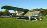 31.08.2010 - An-2 am Rand des Flugplatz Anklam / MV, hier mal schr�g von vorn DDR-SKG oder auch D-FONG.
