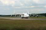 Das größte Flugzeug der Welt, die ADB An225 UR-82060 verlästt die 27 nach dem Backtrack in GKE / ETNG / Geilenkirchen am 01.06.2008 