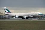 Cathay Pacific Cargo B747-400F B-HKJ beim Line Up auf 08L in CDG / LFPG / Paris Charles de Gaulle am 30.11.2011