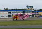 Pink Aviation Services, Short SC-7 Skyvan 3, OE-FDN auf dem Weg zum Start in Gera (EDAJ) am 1.9.2018