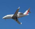 Grossraum-Business Privatjet der neuesten Generation, eine Bombardier Challenger 605  Registriernr. HB-JGT der Geschftsleitung der Scintilla AG aus der Schweiz beim Landeanflug zum Flughafen Berlin-Tegel, 23.07.08 ber Berlin-Pankow.
