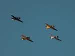 Diese vier North American Harvard T6 flogen am 30.09.2011 im Formationsflug drhnend ber Aachen. 
