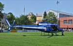 Arospatiale AS-350 BA Ecureuil F-MJCX der franzsischen Gendarmerie, ist soeben auf dem Fuballplatz in Mersch gelandet. Tag der Polizei  30.06.2019 (Jeanny)