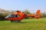 Bundesministerium des Inneren Airbus EC135 alias Christoph 2 D-HZSM bei einem Notarzteinsatz am 20.03.22 in Maintal Hochstadt.