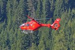 . OE-XLR  Airbus Helicopter EC/H 135 P1, Heli 4 der Östereichichen Luftrettung, bei einem Rettungseinsatz am Berg in Maurach. 24.08.2016.  (Jeanny)
Techniche Daten: zwei Pratt & Whitney  Triebwerke mit ca 1300 Ps, max 290 kmh, Rotordurchmesser 10,20 m; Heckrotor Fenestronsystem; er ist für Nachtflüge zugelassen,