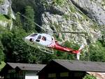 Air Glaciers, Ecureuil AS.350 B2, HB-ZAN, 18.6.22, Heliport Lauterbrunnen.