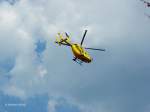 Der ADAC Rettungshubschrauber D-HTIB, ein Intensiv-Transport-Hubschrauber (ITH) vom Typ Eurocopter BK 117 auf dem Rckflug von einem Einsatz zum Universittsklinikum; Dresden-Johannstadt, 28.03.2007  