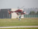 Ein Eurocopter BK-117B-2 (D-HQQQ) der DRF Luftrettung beim Start in Stuttgart am 30.08.2008.