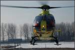 Bevor der Rettungshubschrauber 'Lifeliner 2' PH-ULP definitiv wegflog, drehte er zuerst noch nach rechts, flog schrg ein Stck nach rechts, drehte zurck nach links und blieb dort einige Zeit hangen; keine Ahnung warum die Bemannung so handelte; Ridderkerk, den 6. Januar 2010.