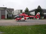 Ein EC 135 von DRF in Langensteinbach bei der SRH Klinik am 01.04.09